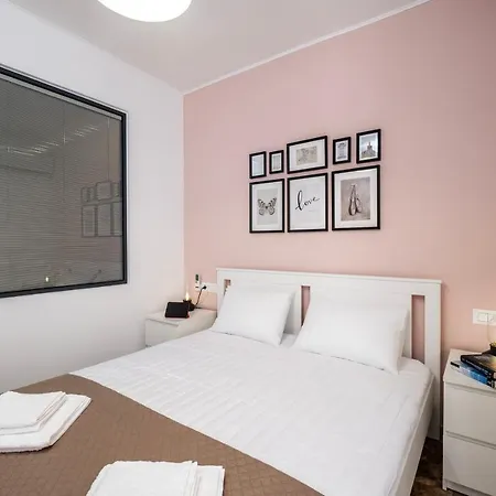 Urban Elegance, 3-bedroom Flat In Heart Of Chania